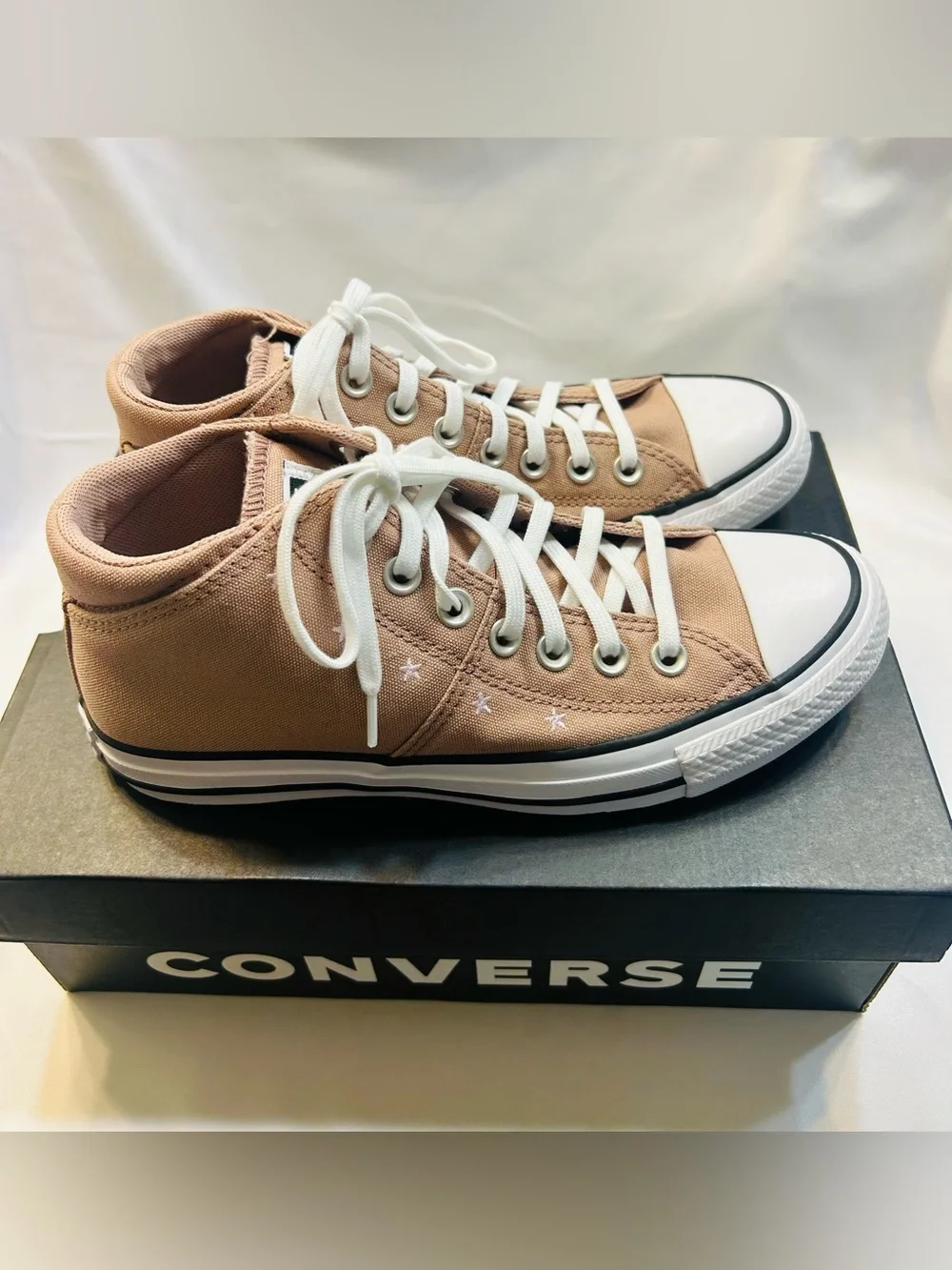 Converse Chuck Taylor All Star Madison Mid Lace-Up Embroidered Stars Sneakers